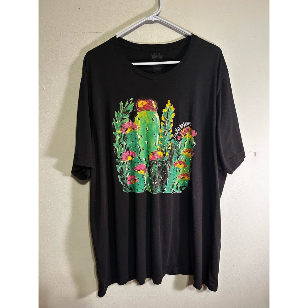 TEXAS TRUE THREADS Plus Size Cactus Blossom Graphic T-Shirt
